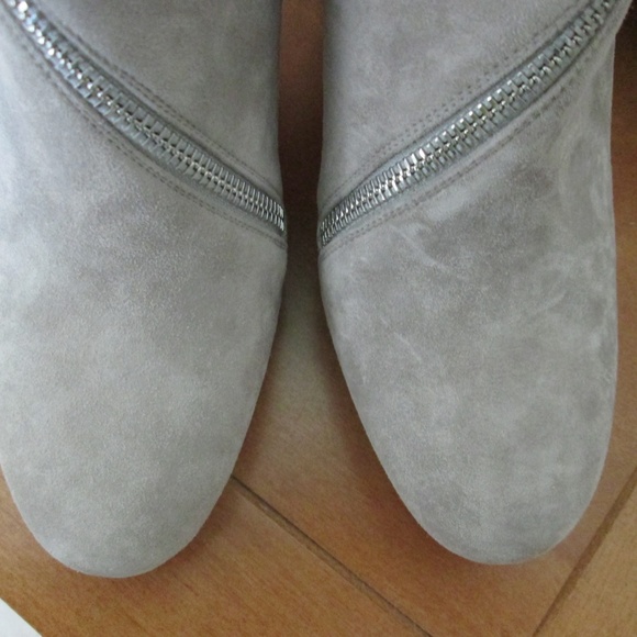 Christian Louboutin Veau Velours Birgitta 100 Zip Ankle Bootie, Size 38.5 - NWT - Picture 6 of 10